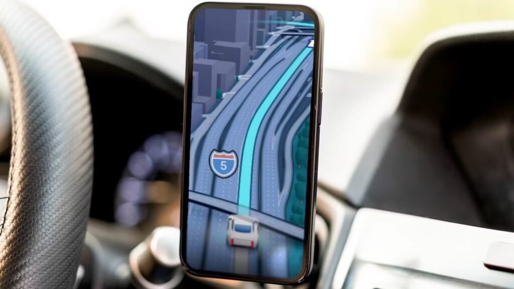 Google Maps has a power-saving mode that extends battery life by 4 hours—but there's a catch