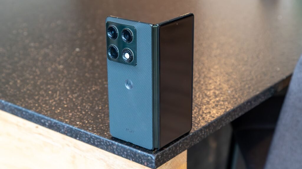 How fast is the Motorola Razr Fold charging speed?