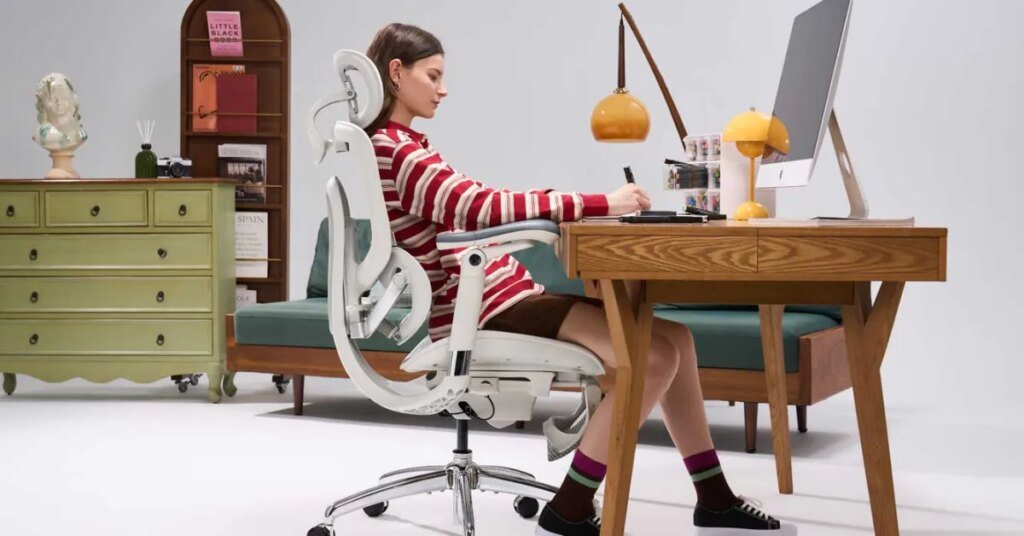 Sihoo's ergonmic office chair moves with you, and it's the best option under $500