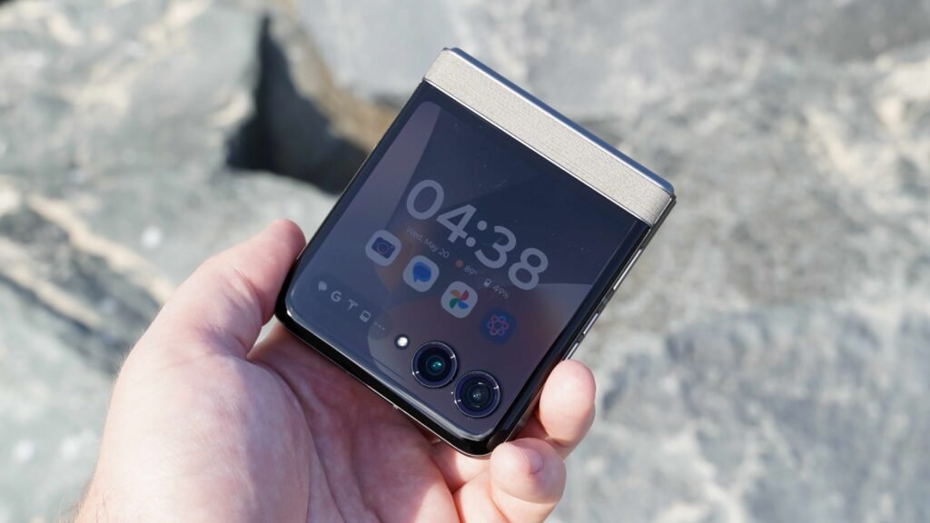 Verizon will already give you a FREE Motorola Razr (2026) with this new deal — plus a $100 gift card, because why not? Verizon will already give you a FREE Motorola Razr (2026) with this new deal — plus a $100 gift card, because why not?