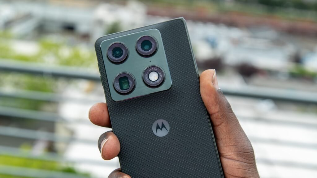 Summer is around the corner, and this new Motorola Razr feature can help you take better vacation photos Summer is around the corner, and this new Motorola Razr feature can help you take better vacation photos