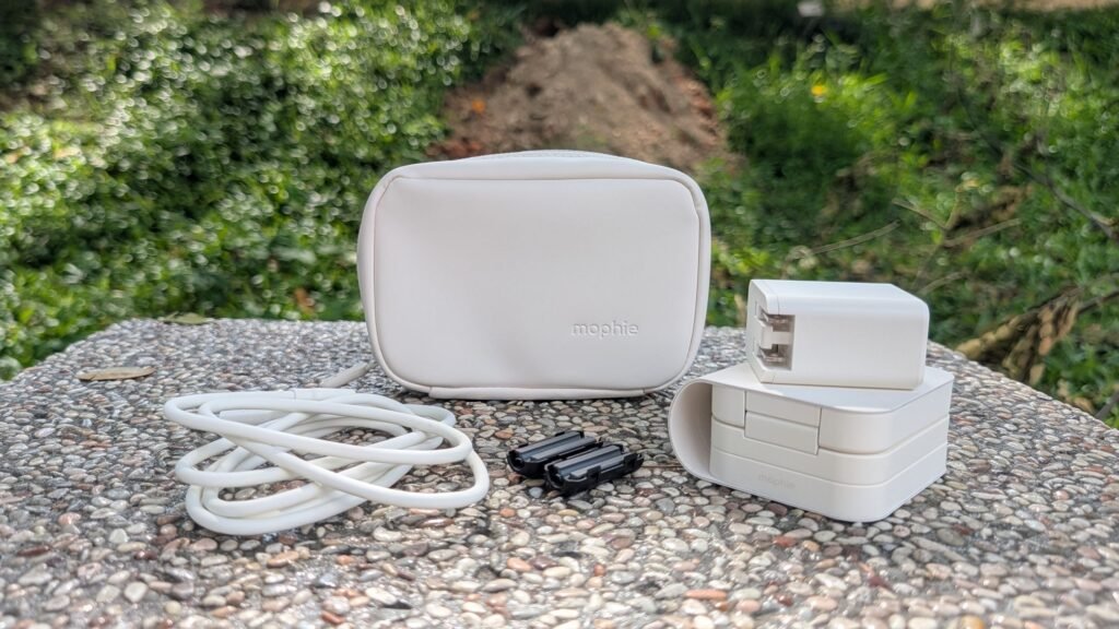 Apple accessories like this Mophie travel charging kit make me jealous as a Google Pixel user Apple accessories like this Mophie travel charging kit make me jealous as a Google Pixel user