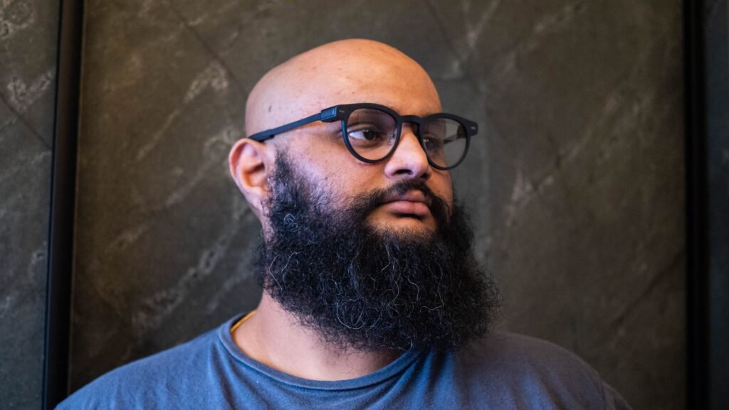 I used the MemoMind One: these camera-free smart glasses made me feel like 007